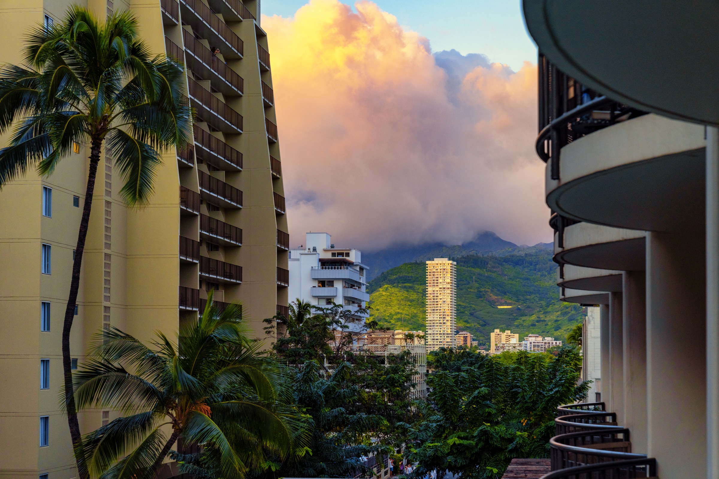 Dramatic Oahu sky
